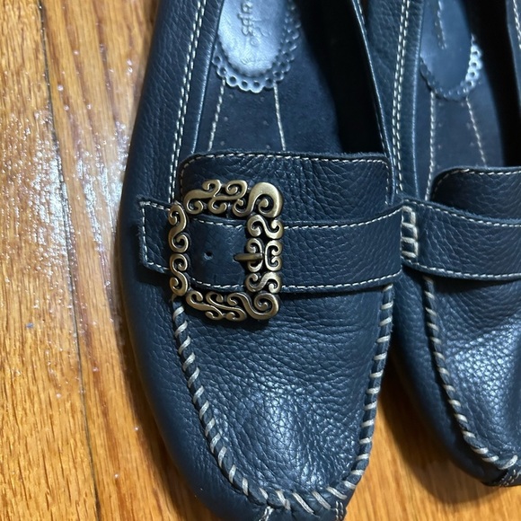 Bare Traps~Ladies Leather Slip-On Loafers~Size 7.5 Blue Pre-Owned - Picture 4 of 13